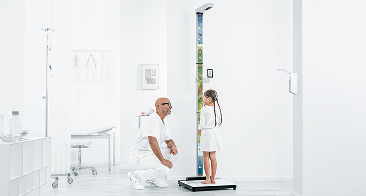 seca Scale-up Sonic - EMR-validated ultrasonic measuring station with ID-Display and optional handrail #1