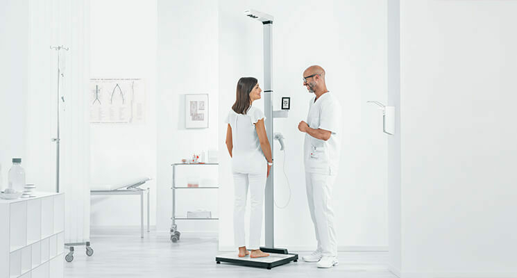 seca Scale-up Sonic - EMR-validated ultrasonic measuring station with ID-Display and optional handrail #4